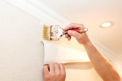 Pose de papier peint à Guiler-sur-Goyen — revêtements muraux et toiles de verre